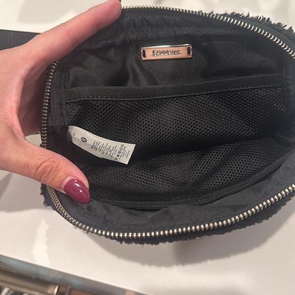 Lululemon Black Fleece Belt Bag - Picture 3 of 3